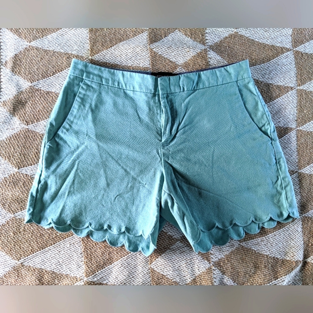 Banana Republic scalloped shorts